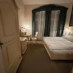 U Cervene Zidle - Red Chair 3* Praga