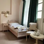 U Cervene Zidle - Red Chair 3* Praga