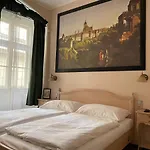 Hotel U Cervene Zidle - Red Chair Praga