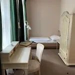 U Cervene Zidle - Red Chair Hotel 3*