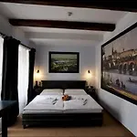 U Cervene Zidle - Red Chair Hotel 3*