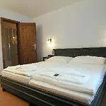 U Cervene Zidle - Red Chair Hotel Praga