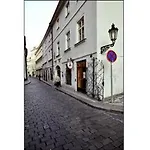 U Cervene Zidle - Red Chair Hotel 3*