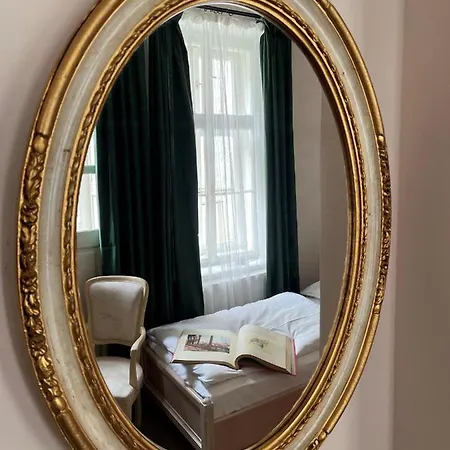 U Cervene Zidle - Red Chair Hotel Prague