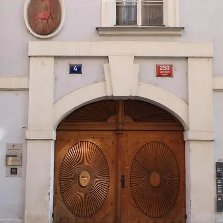 U Cervene Zidle - Red Chair 3* Prague