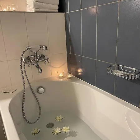 酒店 色温兹多红椅酒店 3*