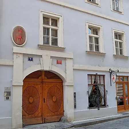 Szálloda U Cervene Zidle - Red Chair 3*