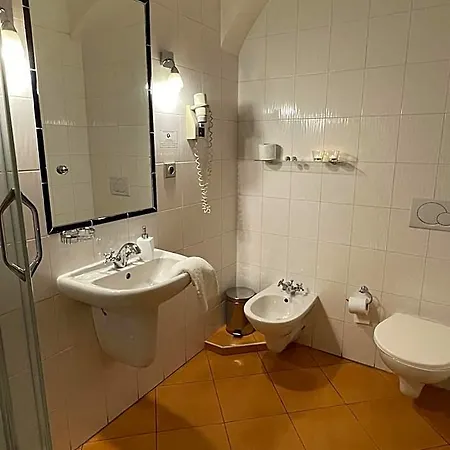 U Cervene Zidle - Red Chair Hotel 3*