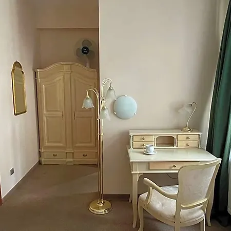 Hotel U Cervene Zidle - Red Chair