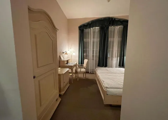 ウ チェルヴェネ ジドレ - レッド チェア 3*