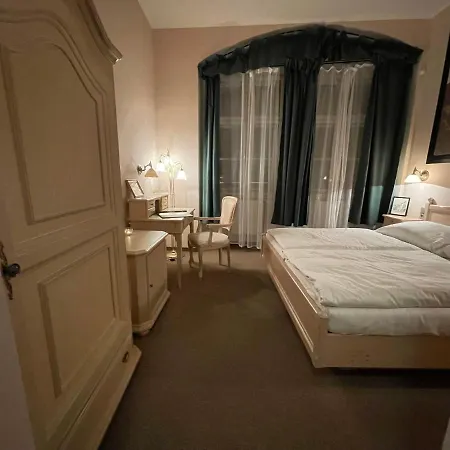 U Cervene Zidle - Red Chair 3* Praga