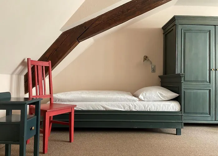 U Cervene Zidle - Red Chair Hotell