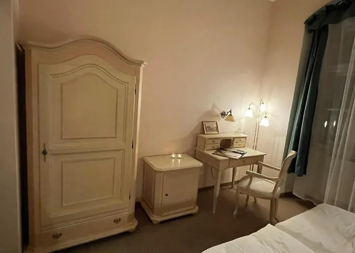 U Cervene Zidle - Red Chair Hotell Prag