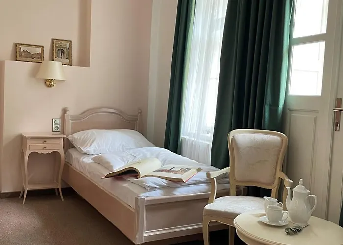 U Cervene Zidle - Red Chair 3* Praga