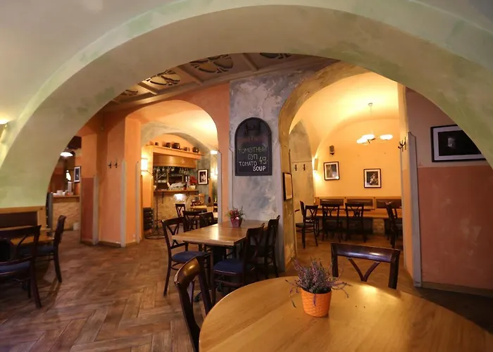 U Cervene Zidle - Red Chair 3* Prag