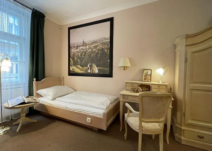 U Cervene Zidle - Red Chair Hotell 3*