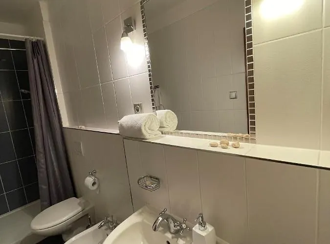 U Cervene Zidle - Red Chair