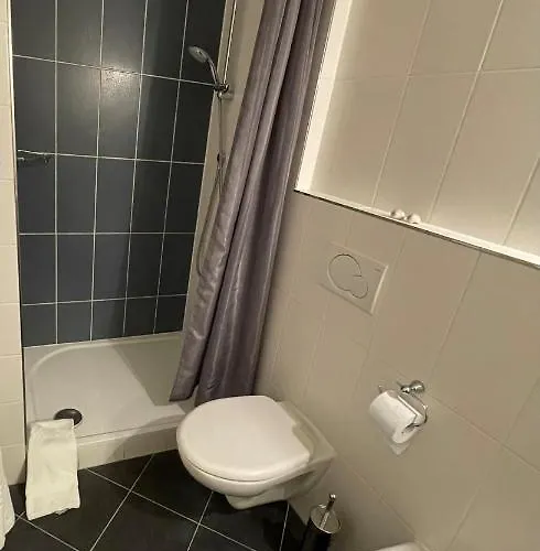 U Cervene Zidle - Red Chair Hotell 3*