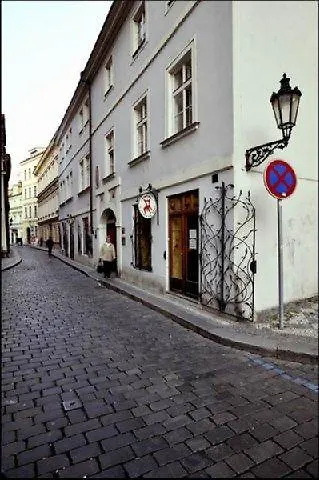 U Cervene Zidle - Red Chair